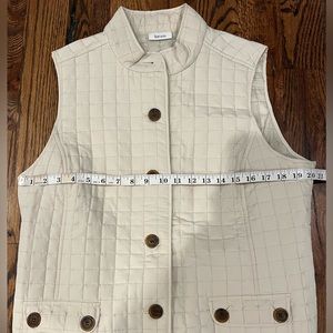 Beautiful CREAM liz&co Vest.  Size L